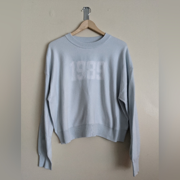 1989 Taylor Swift Crewneck Sweatshirt – Stella Tweed – Light Blue/White Size XL - Picture 1 of 8